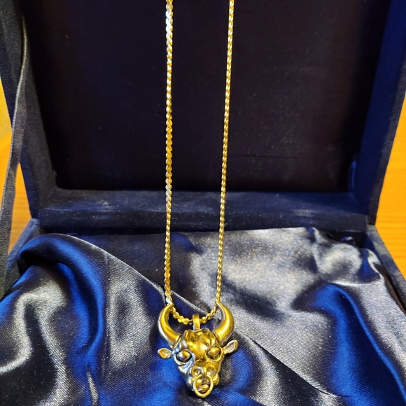 Necklace with Bull Pendant/ Goldtone/ 17" Chain/ 1.25" Pendant. - Picture 2 of 8